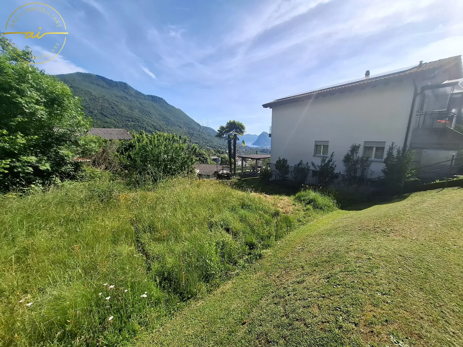 Beautiful building land with lake view in Sonvico