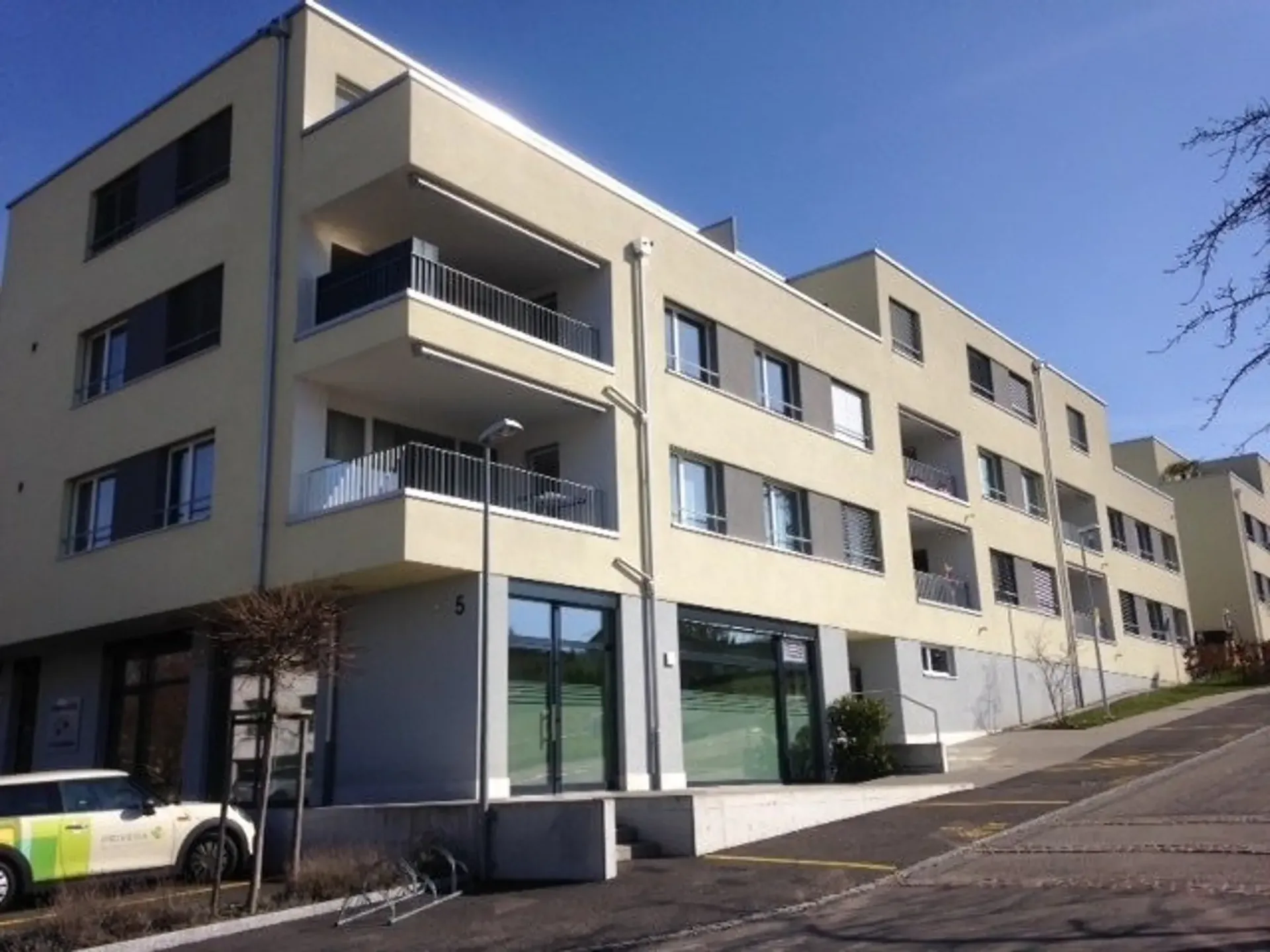 Aussenparkplatz in der Nähe vom Bielersee
