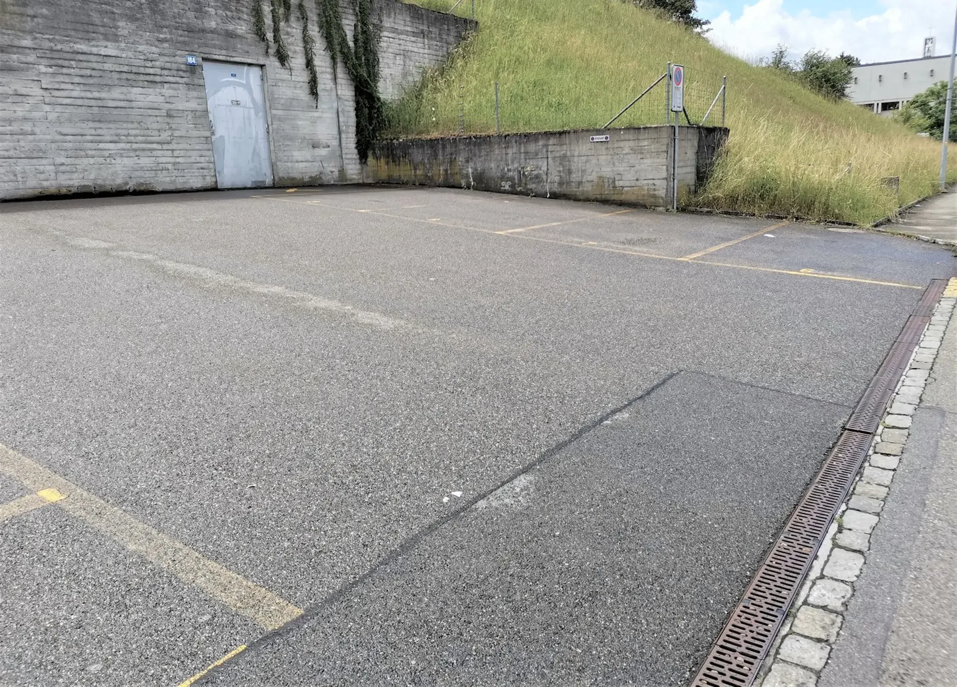 Parking space in district 12 for rent