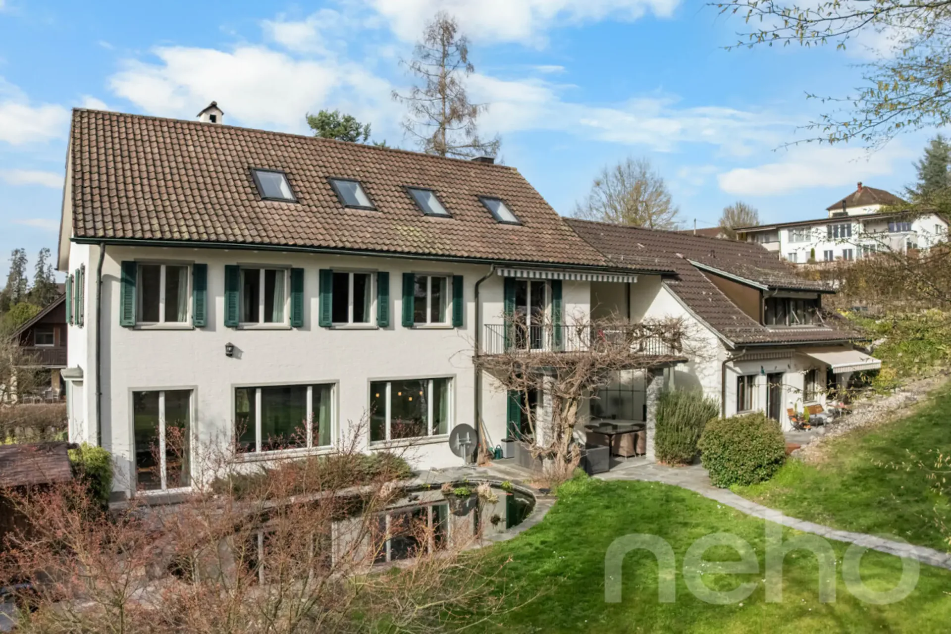 Exclusive 8-room villa with additional single-family house on 1624m²