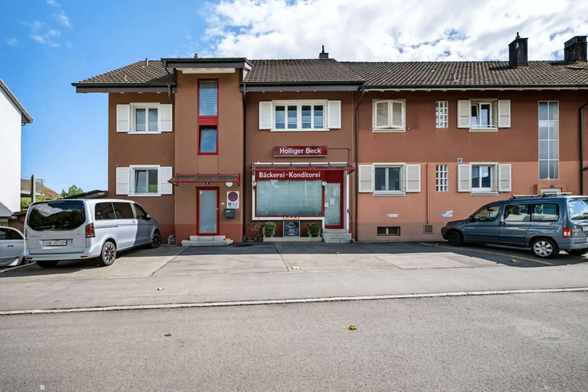 Attractive residential and commercial building in the Möösliquartier