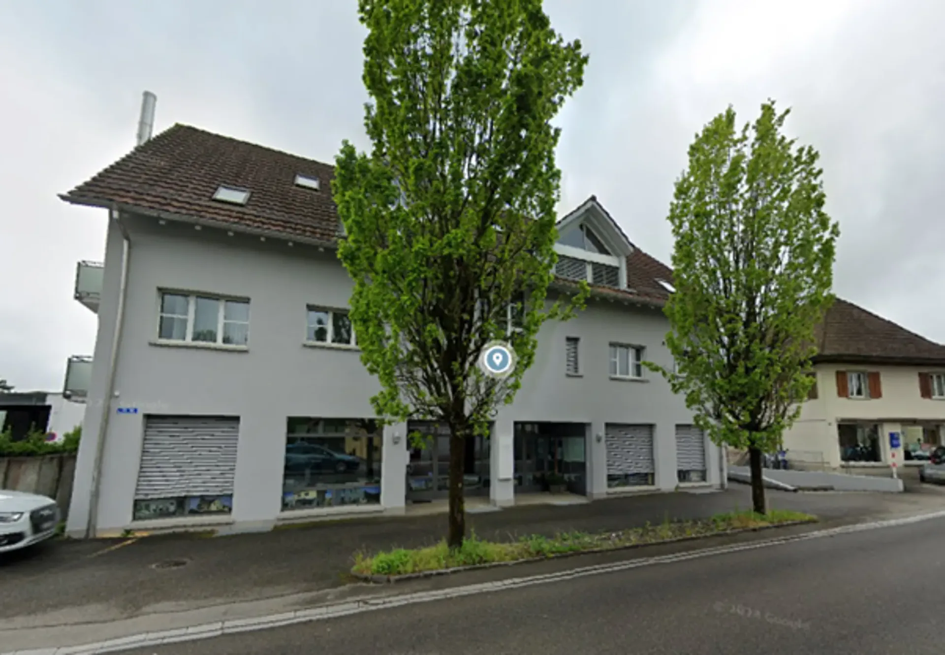 Office, practice or shop space with showcase and storage
