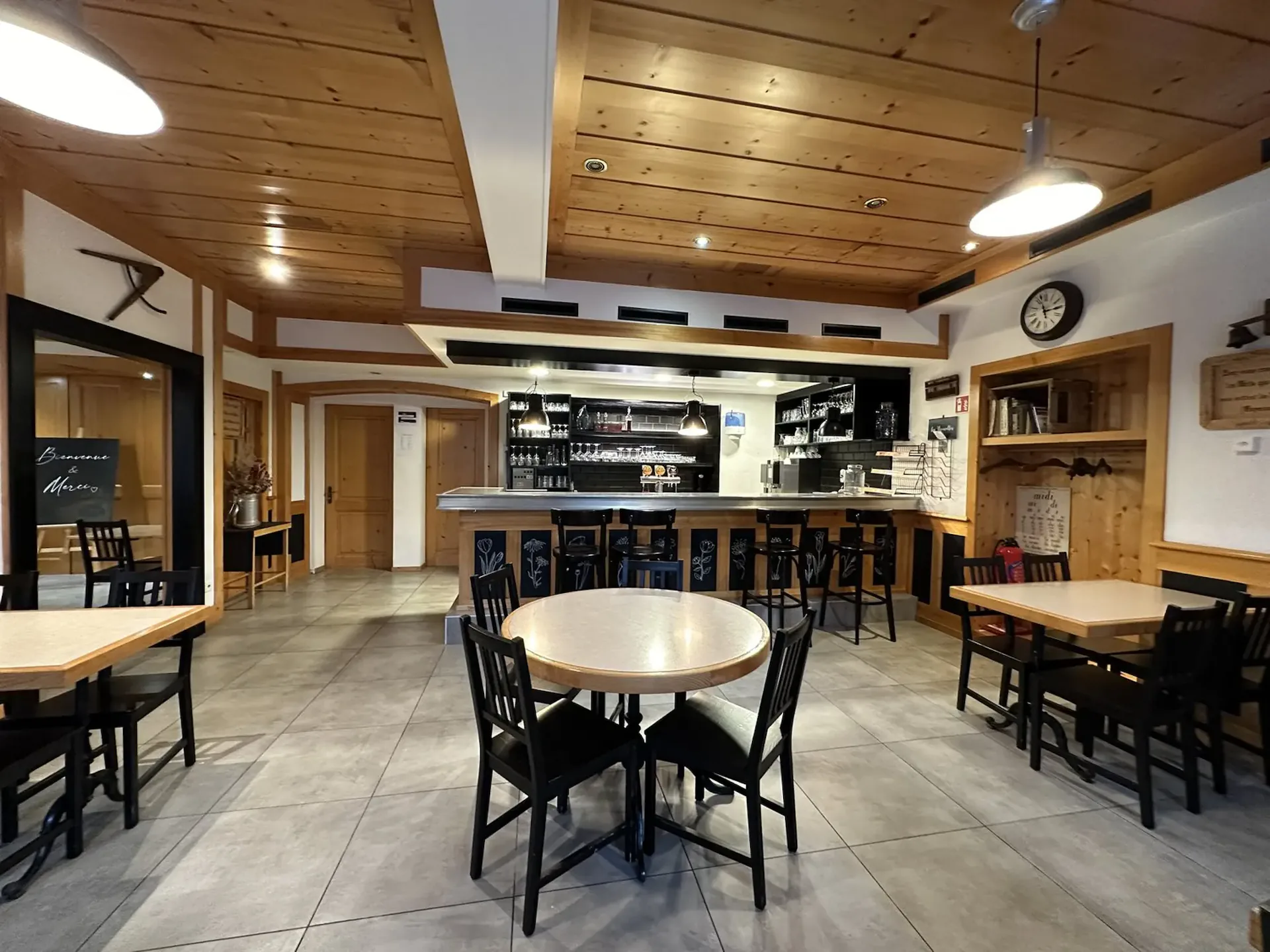 Charmantes Café-Restaurant zur Miete im Herzen der Gruyère